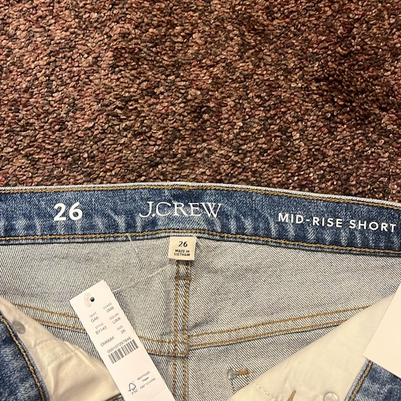 J.CREW Mid rise denim short in Lakeshore wash - Picture 3 of 3